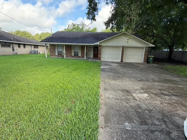 3522 E Circle Dr, Pearland, TX 77581