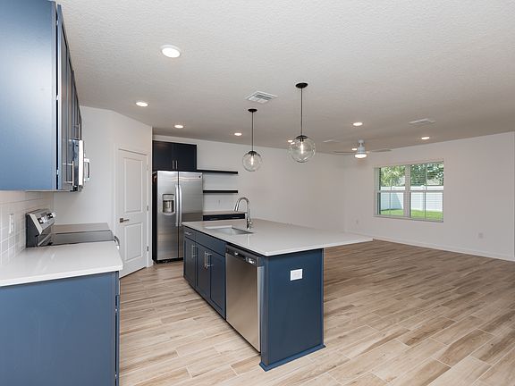 5th image of 10 Fairchild Ln