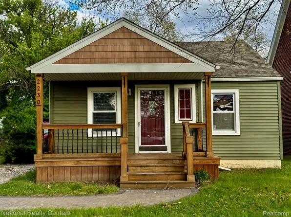 2230 Montroyal Ave, Waterford, MI 48328