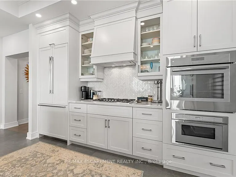 2060 Lakeshore Rd #205 — Photo 8