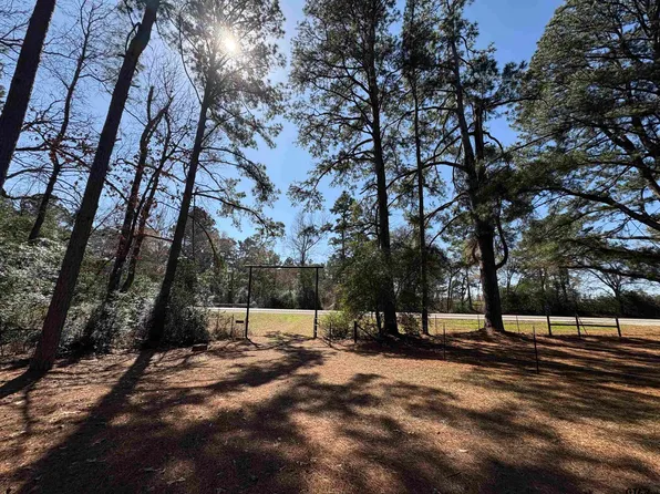 14305 S State Highway 19, Elkhart, TX 75839