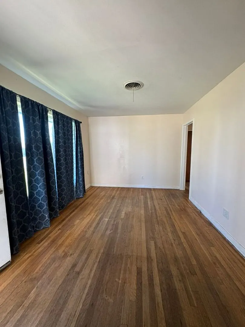 Southlawn Home — Photo 4