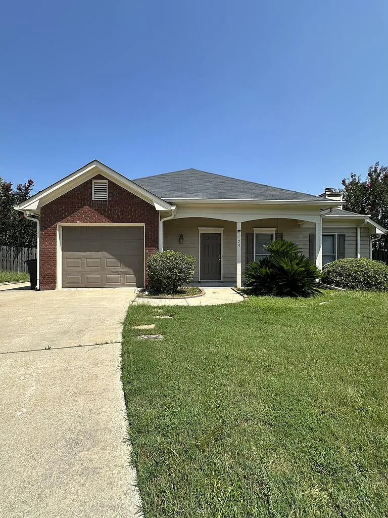3 bed, 1432 sqft, $1,800 — Photo 1