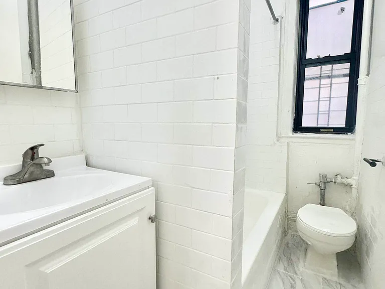 674 47th St #2J — Photo 13