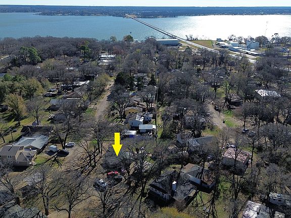 2nd image of 9764 Shawnee Ln