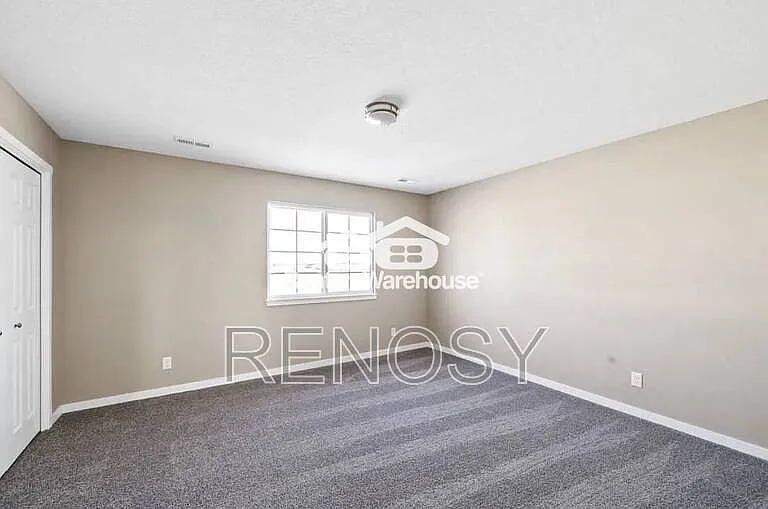 102 E Sycamore St — Photo 12