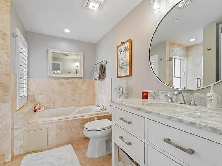 1931 NE 2nd St #305 — Photo 9