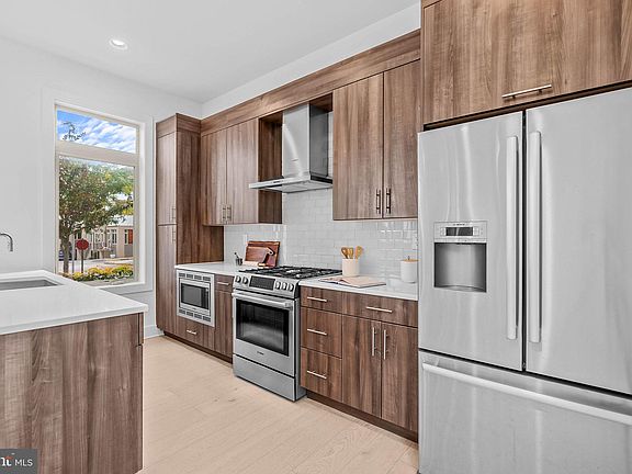 2nd image of 740 S Columbus Blvd Unit 16