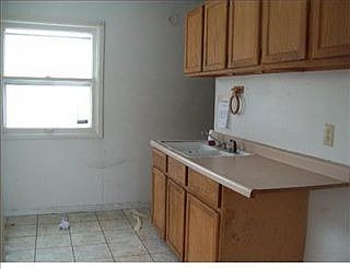 1st image of 923 S Gladstone Ave