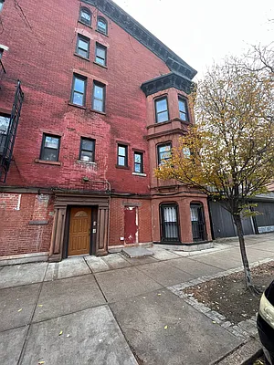 Rented by Triumph Property Group | media 8