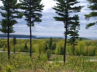 Starlight Ridge Cir, Onekama, MI 49675