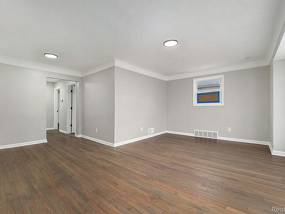 5th image of 20201 Grandville Ave