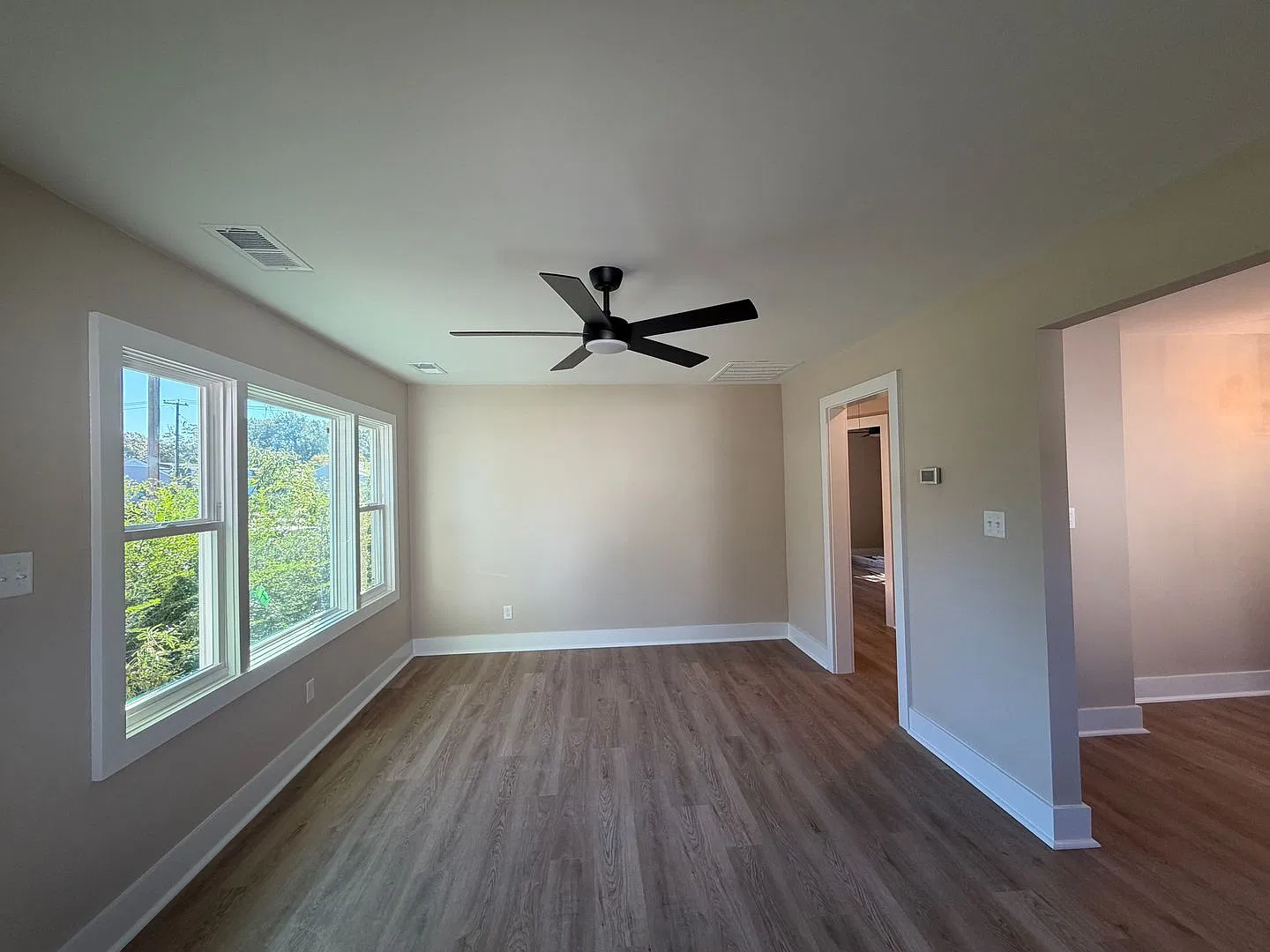 Beautifully Renovated 2-Bedroom Home with Fenced Backyard 1507 Pollock Street — Photo 3
