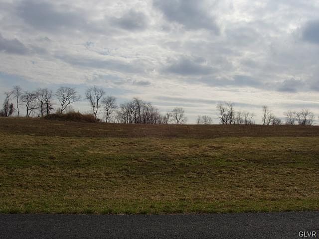2nd image of 693 Vista Ct