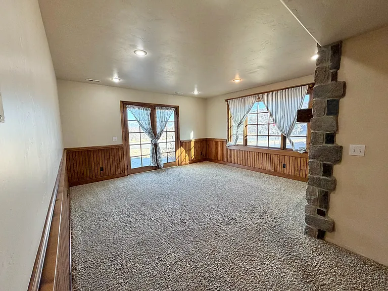 1342 W 310 N — Photo 14