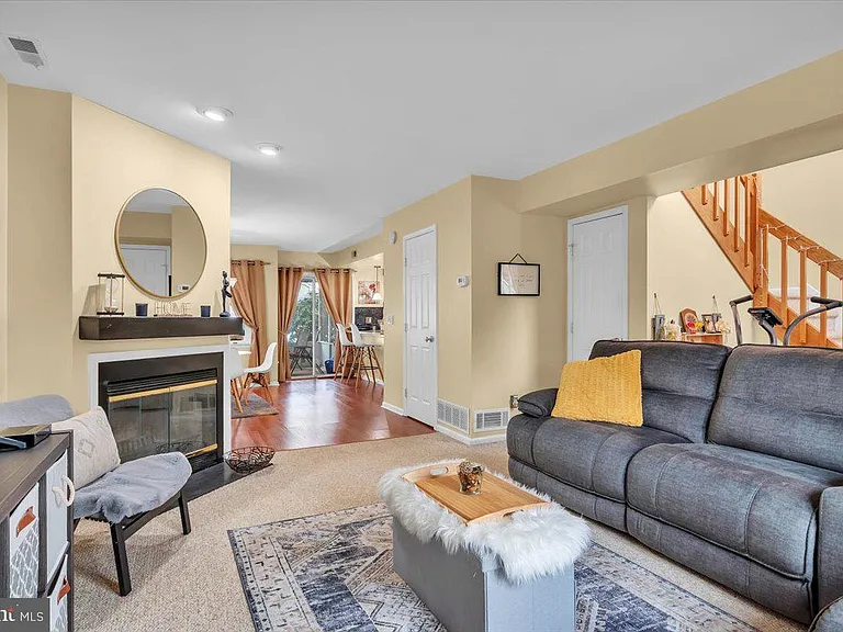 211 Harbourtown Blvd — Photo 5