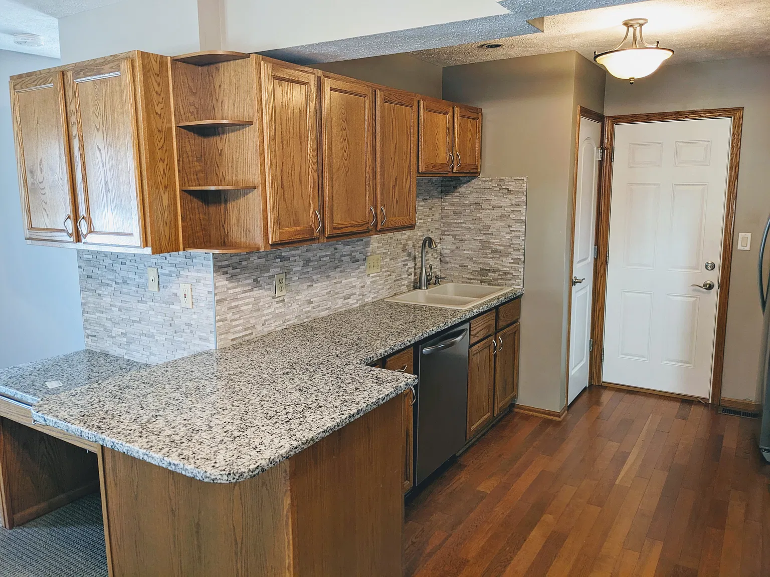 2 bed, 1280 sqft, $1,495 — Photo 4