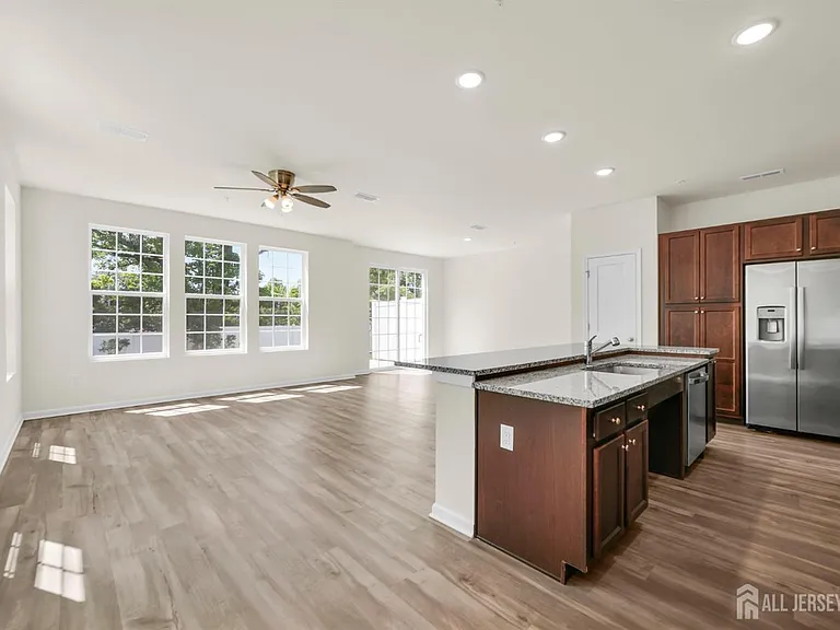 228 Park Ln — Photo 4
