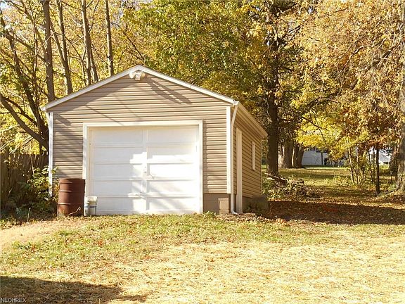 2nd image of 3588 Dean Dr