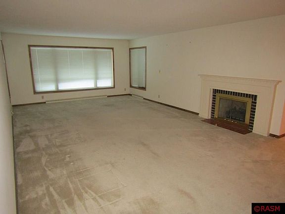 2nd image of 20 Hanten Dr