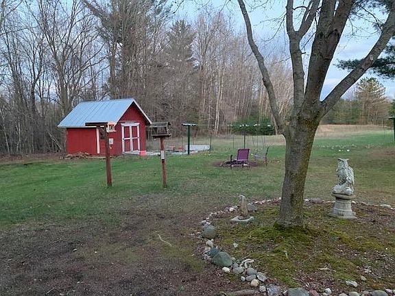 2nd image of 389 Mill St