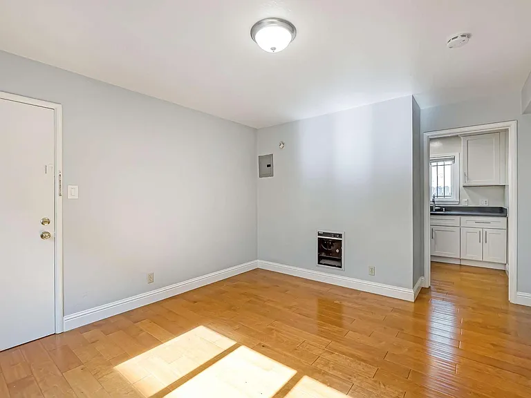 2233 7th Ave #C — Photo 9