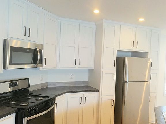 2nd image of 3951 Bentwood Cir W #4