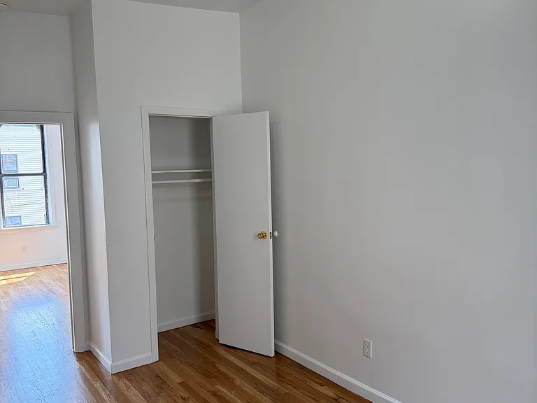 587 Seneca Ave #3L — Photo 5