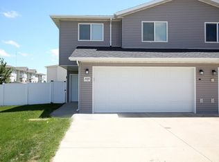 1929 28th St SW, Minot, ND 58701