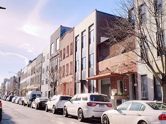 Rented by Signature Property Realty | media 32