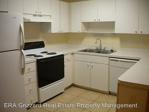 3rd image of 2613 Hollow Ln