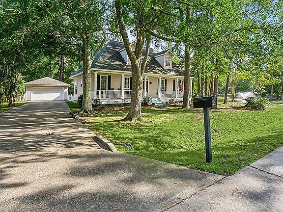2nd image of 20 Forest Green Dr