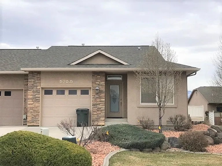 570 1/2 Garden Grove Ct — Photo 2