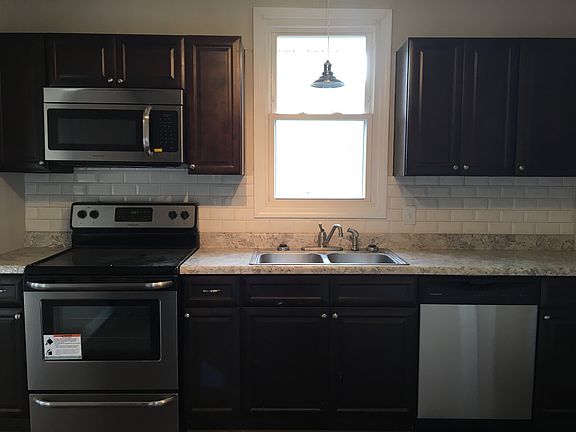 5th image of 810 Forest St