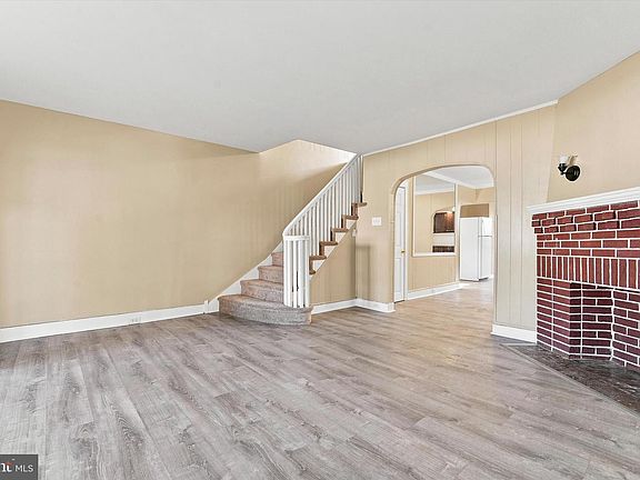 3rd image of 407 Hazel Ave