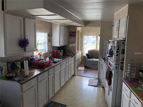 2nd image of 1909 Woodcrest Dr