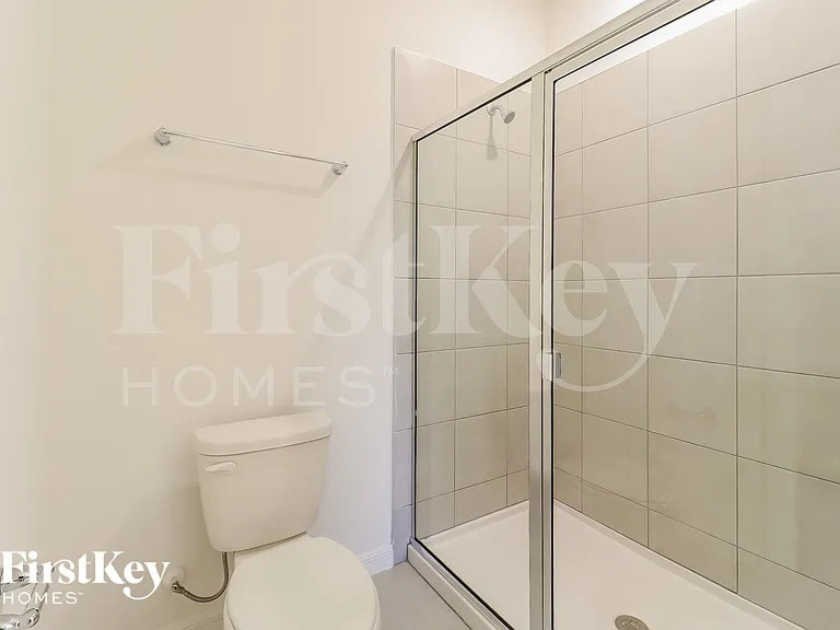 121 Windsor Reserve Dr — Photo 10