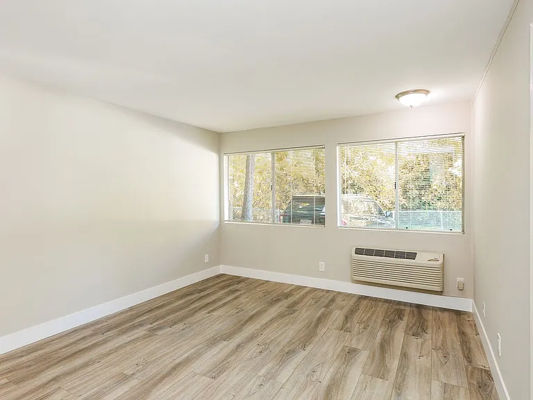 1400 Creekside Apartments CDM — Photo 14