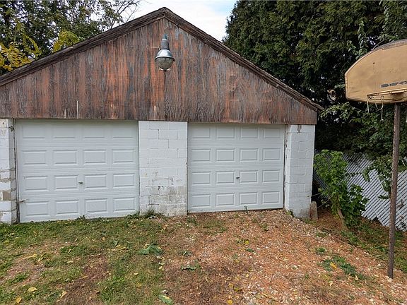 4th image of 2248 East Ave