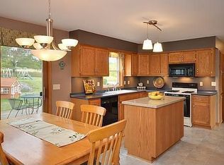 1633 Prairie Ln, Hubertus, WI 53033