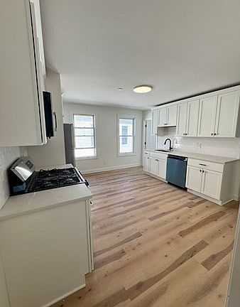 3rd image of 605 Millbury St