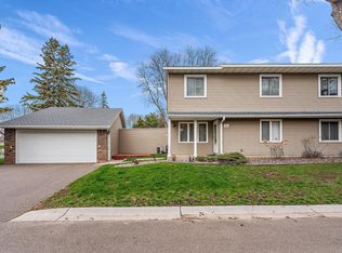 9450 Ranchview Ln N, Maple Grove, MN 55369