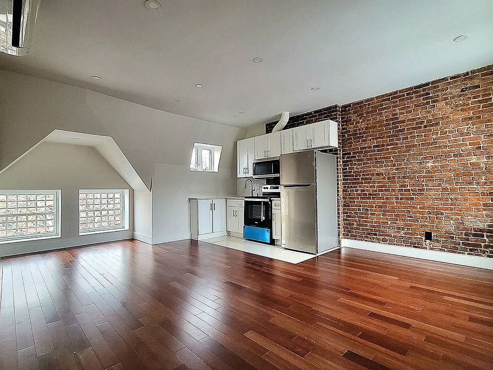 1st image of 334 Convent Ave #10