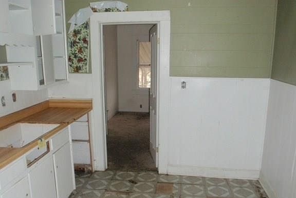5th image of 2418 NW 28th St