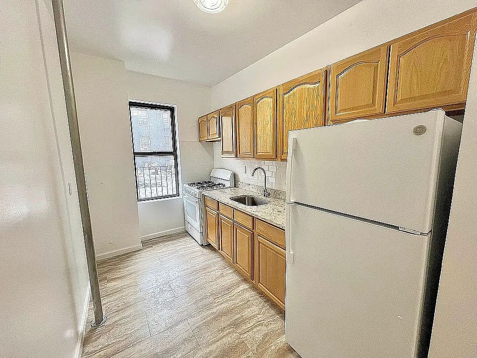 1st image of 2852 Valentine Ave #4B