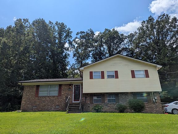 2nd image of 1900 Plantation Dr SE