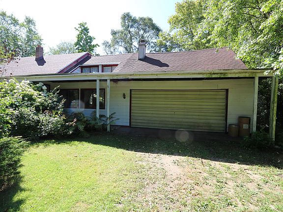 2nd image of 1322 Crescent Ln