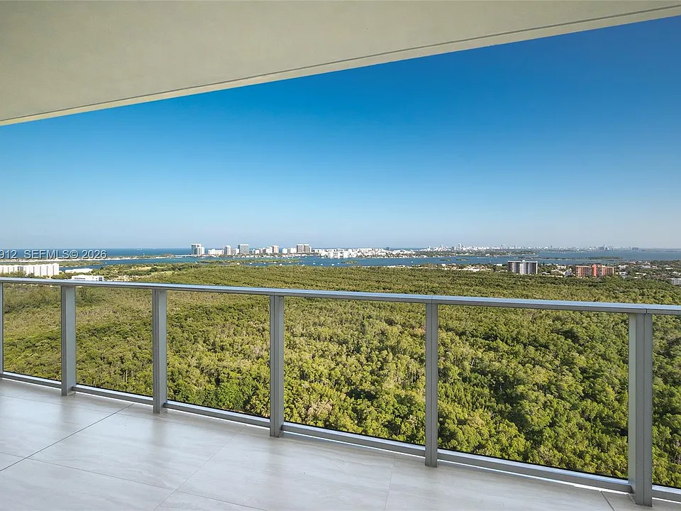 2411 Laguna Cir #2402