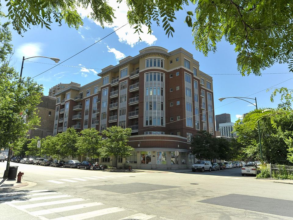1st image of 657 W Fulton St Unit 206