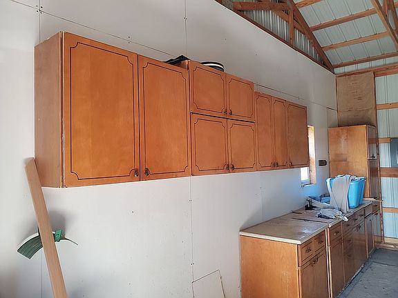3rd image of 814 E 8th St